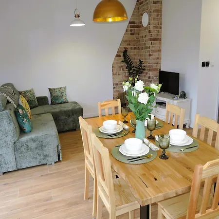 Hill Domyslow, 6 Persons * Domyslow