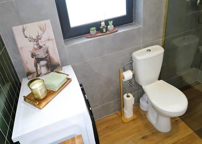 Hill Domyslow, 6 Persons